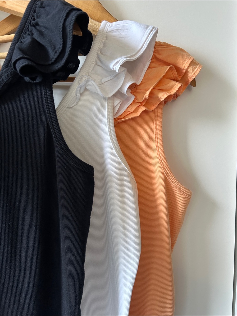 Lot Ruffle Trim Mixed Material Tank Tops Black, White & Peach Size XL Old Navy